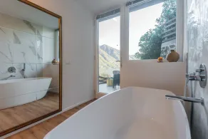 Villa Regina Retreat with Pool Lake View - Image 4