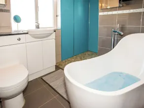 3 bedroom accommodation in Hayling Island - Image 3