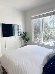 Cute Poolside Unit, 2 Miles from the Beach - Image 4