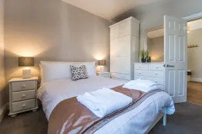 Geräumiges 2-Bett in charmanter Coaching-Mews in perfekter Lage - Image 4