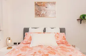 Quiet Centrally located apartment only 10 mins from Airport! - Image 5