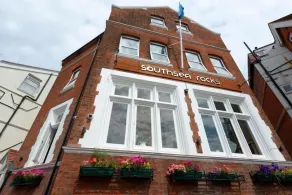 Southsea Rocks Hotel - Image 5