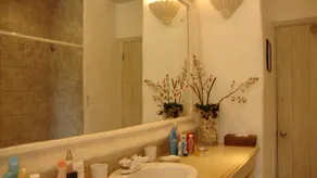 Luxurious Private Apartment with pool 4 minutes walk to Mullins Beach West Coast - Image 2