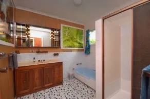 Une maison avec vue et brise marine - une maison dans les arbres où chantent les oiseaux! - Image 3
