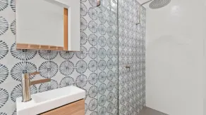Stunning home 350 metres from the beach. - Image 3