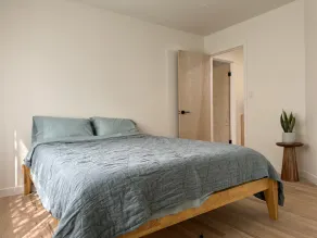 Newly Remodeled 2 bedroom, 1 bath, fully furnished Home - Image 3