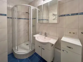 Wohnung mit Wasserblick und Abgeschlossenem Grundstück - Image 4