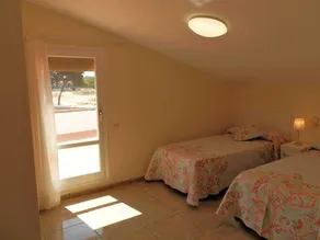 Cozy Beachside House: Private Pool, Free WiFi, Pet-Friendly, Near Dog Beach - Image 4