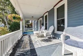 Charming Queen Suite, two person jet tub, downtown - Image 3