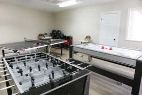 Stunning Pool/Jac Home: 5 EnSuites & Game Room - Image 2