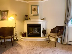 Expansive manor house for family gatherings, retreats, walkable to the village! - Image 3