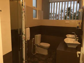 Casa vacanze di lusso con 5 camere da letto vicino al porto di Katunayake - Image 4