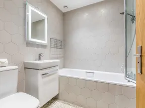 Stylish and fresh 4 bed beach house with garden - Pass the Keys - Image 2