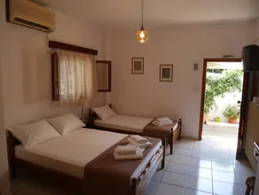 Chrysoula’s Welcoming Triple Room with Yard - Image 4