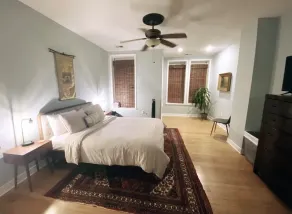 Spacious Row House in Hip and Historic Location - Image 5