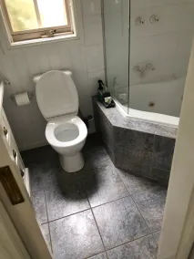 One-Bedroom Queen Suite - Image 3