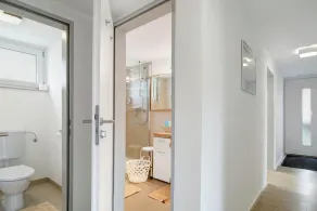 Large apartment with wonderful south-facing terrace and large garden - Image 4