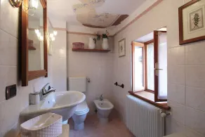 Charming Alpine Retreat for 9 - Image 3