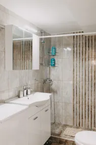 Best House, Central Luxury Apartment, Agiou Nikolaou, Patra - Image 3