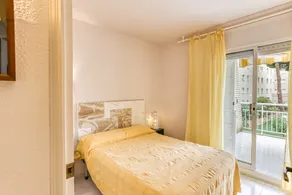 Appartement de vacances \"Els Pins\" avec piscine partagée, balcon et Wi-Fi. - Image 3