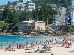 The Arden 5 Coogee New Quiet Beachside Balc Apt - Image 4