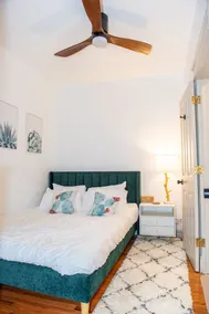Cozy and Quiet Condo in Uptown- Walking Distance to Everything - Image 5