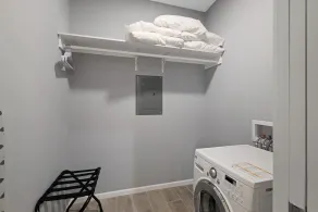 Gorgeous Huge Studio Condo with In Room Jacuzzi Tub - Image 2