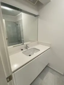 Quiet and bright apartment close to beaches - Image 2
