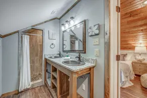 Getaway Chalet Pickwick! HOT TUB!! FirePit 5 mins Pickwick Landing! - Image 2