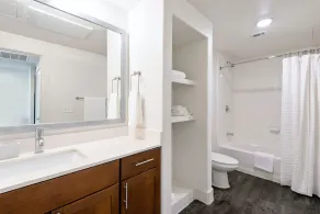 Landing Stylish 1BD Pool Yoga Studio - Image 5