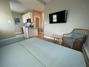 NEWLY RENOVATED FAMILY SHORE HOUSE - Image 4