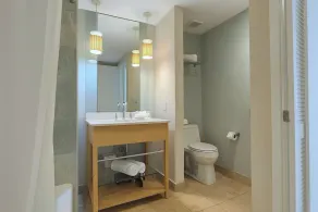 Condominium en bord de mer avec vue imprenable et accès à la plage - Image 4