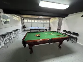 Fully renovated- 2 LIVING ROOMS, HOT TUB, POOL, GAME ROOM, FIREPIT, PAGODA. - Image 3