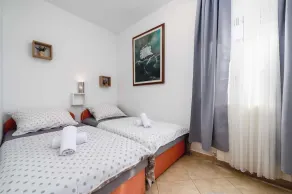 Holiday apartment with internet, air conditioning, terrace and garden in a quiet location - Image 3