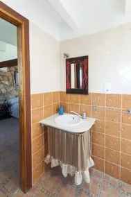 - House In - Image 3