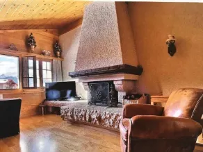 Warm Timbers Flat With Generous Living Area - Image 3