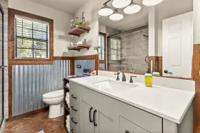the Hot Tub Farmhouse - Image 5