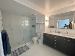 Spacious Beachfront Condo on Lido Beach in Sarasota - Image 2