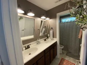 Cozy Modern Cottage Style Home minutes from VT, RU, Christiansburg Aquatic Cente - Image 5