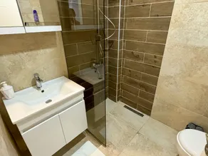 Ground Floor Apt with Private Garden – Peaceful Stay at Lavender Residence - Image 5