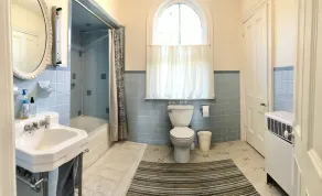 Spacious 5-bedroom w/ huge yard. Rural getaway! - Image 5