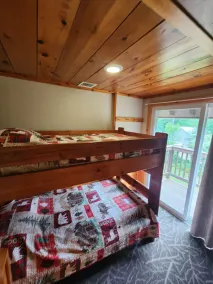 Sunny, cheerful, 3 bedroom family cottage on Sebago Cove. Sleeps 8! - Image 5