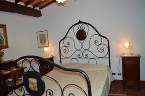 Villa with pool and garden - Image 5