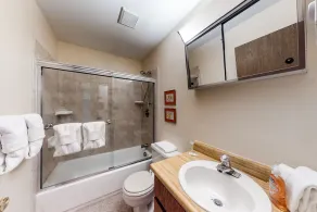 Fantastic mountain condo near the slopes with creek views - Image 5