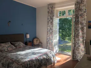 Come and relax in the peace and quiet of the countryside, overlooking the lake. - Image 5