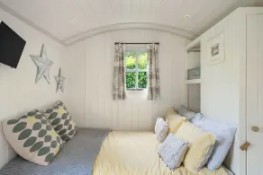 Apple Blossom -Shepherd Hut, Hot Tub, Wood Burner - Image 4