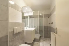 Cozy Beach Side Apartment - Image 2