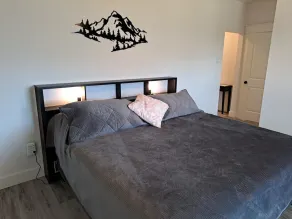 River & Mountain View, Cliffside, Ground Floor Suite. 2 King Beds Private Patio. - Image 3