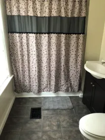 4 bedroom/2 bath - Image 2