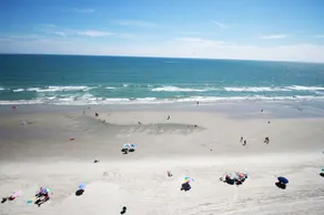 ~*gOrGEouS viEw!*~ Penthouse 2BR/2BA Large Condo! Oceanfront IMMACULATE, POOL!! - Image 4